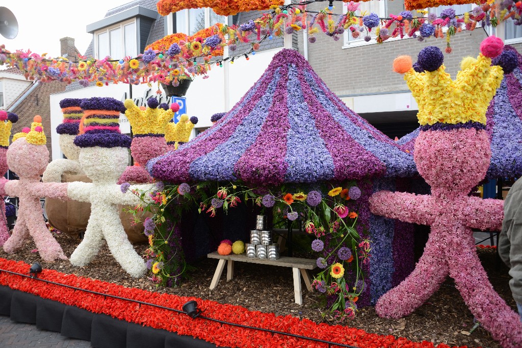 ../Images/Bloemencorso 2015 078.jpg